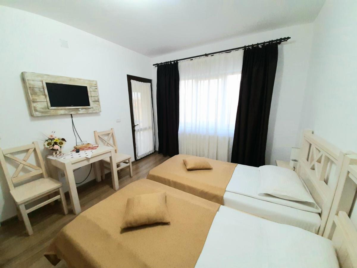 Dor De Casa Hotel Doljesti Екстериор снимка