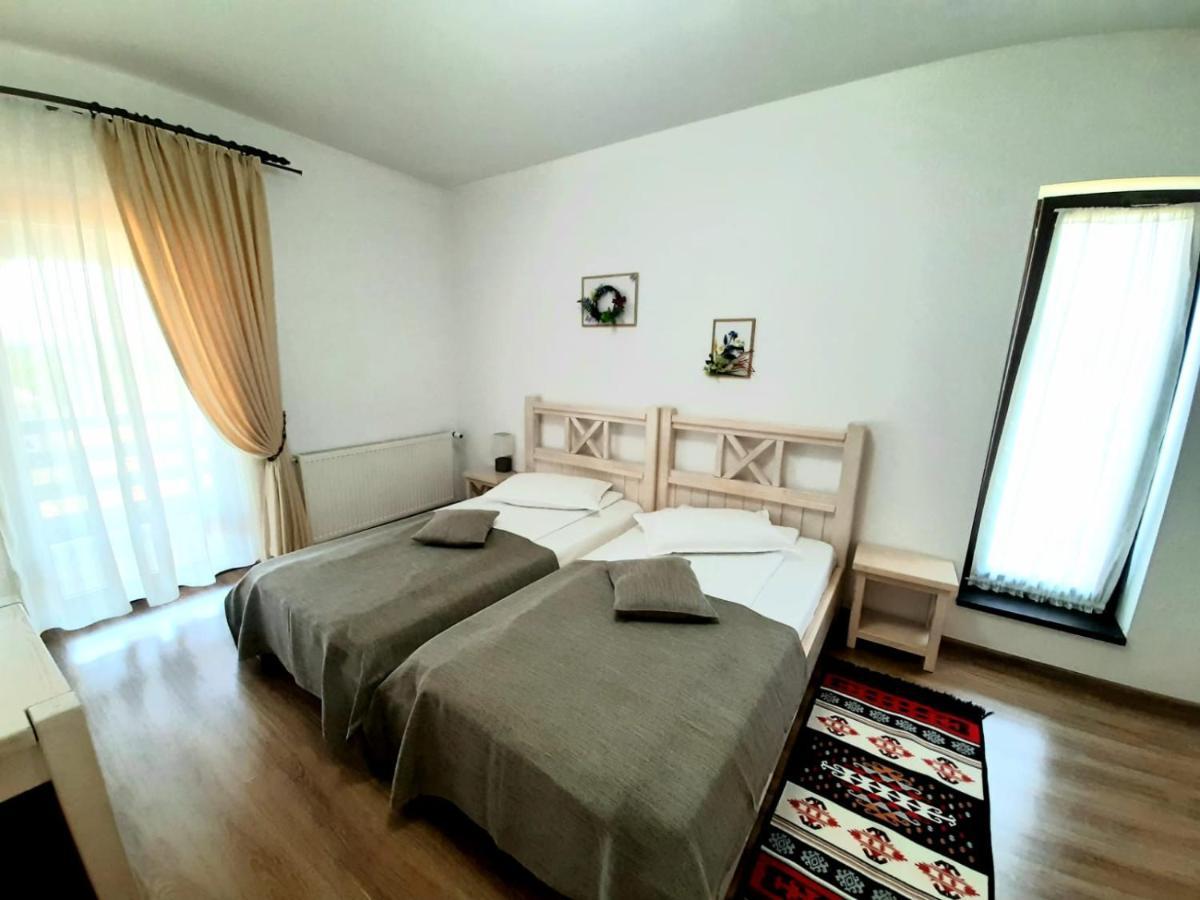 Dor De Casa Hotel Doljesti Екстериор снимка