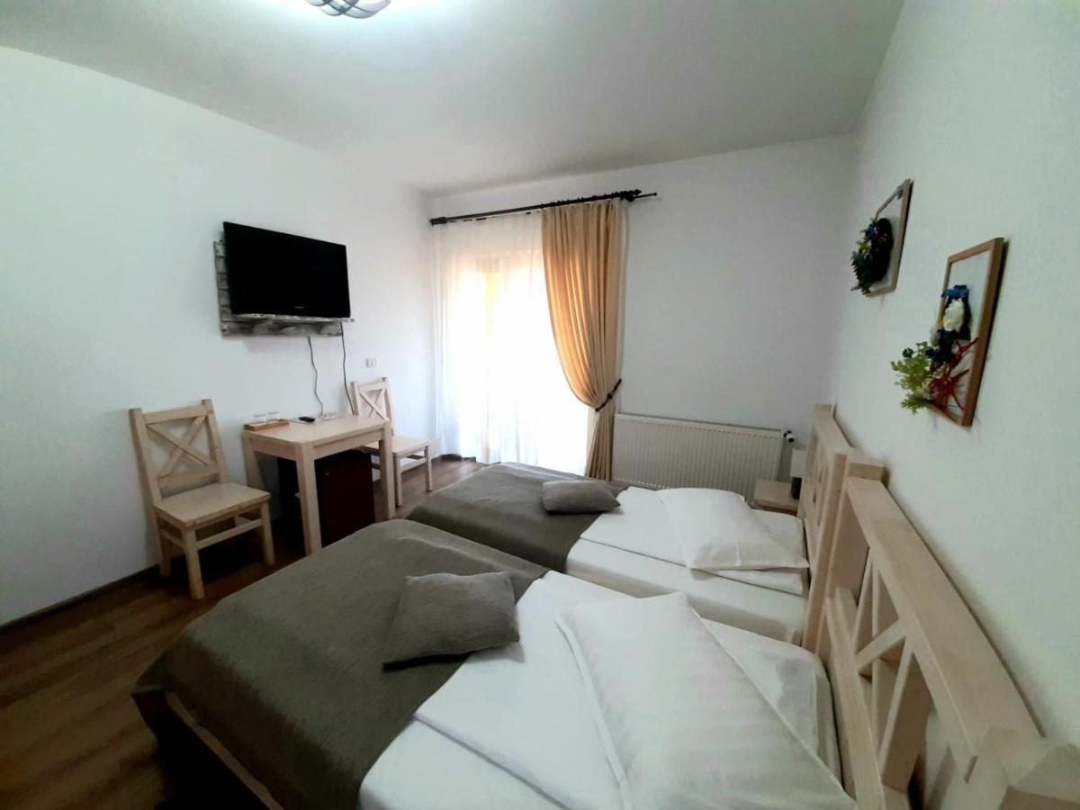 Dor De Casa Hotel Doljesti Екстериор снимка