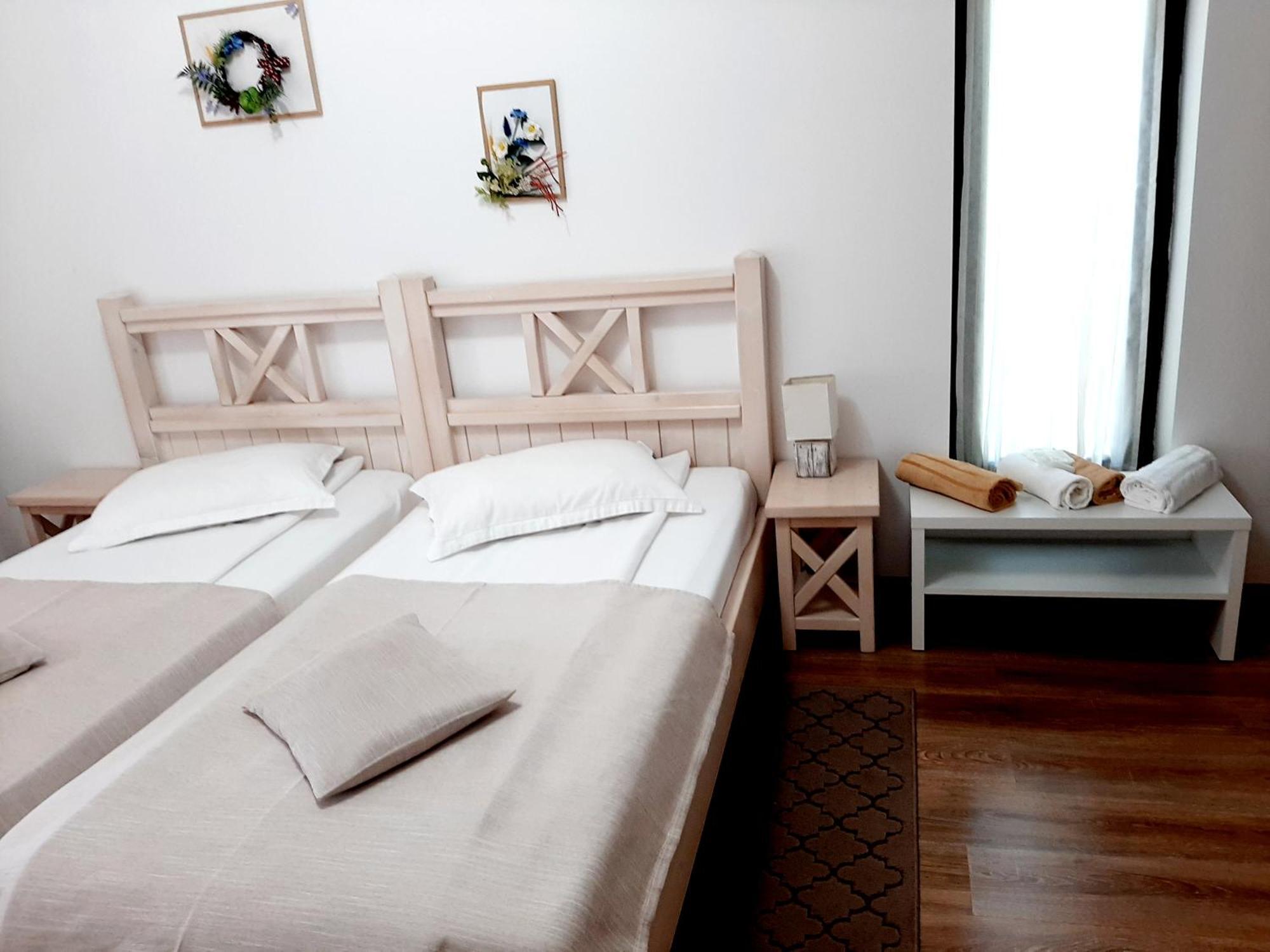 Dor De Casa Hotel Doljesti Екстериор снимка