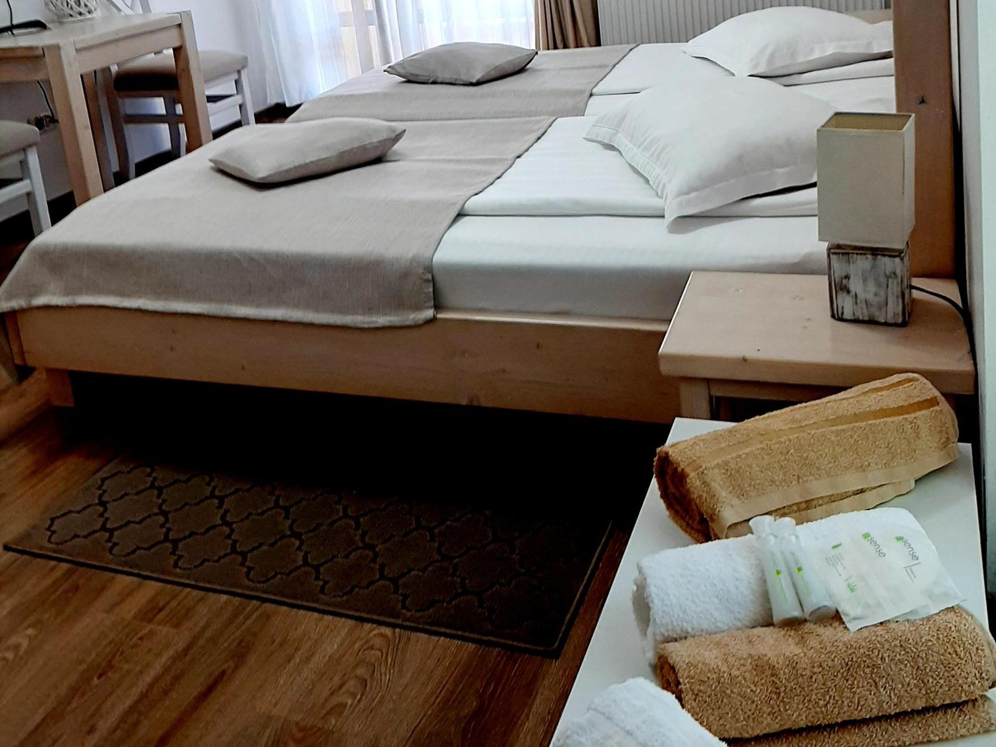 Dor De Casa Hotel Doljesti Екстериор снимка