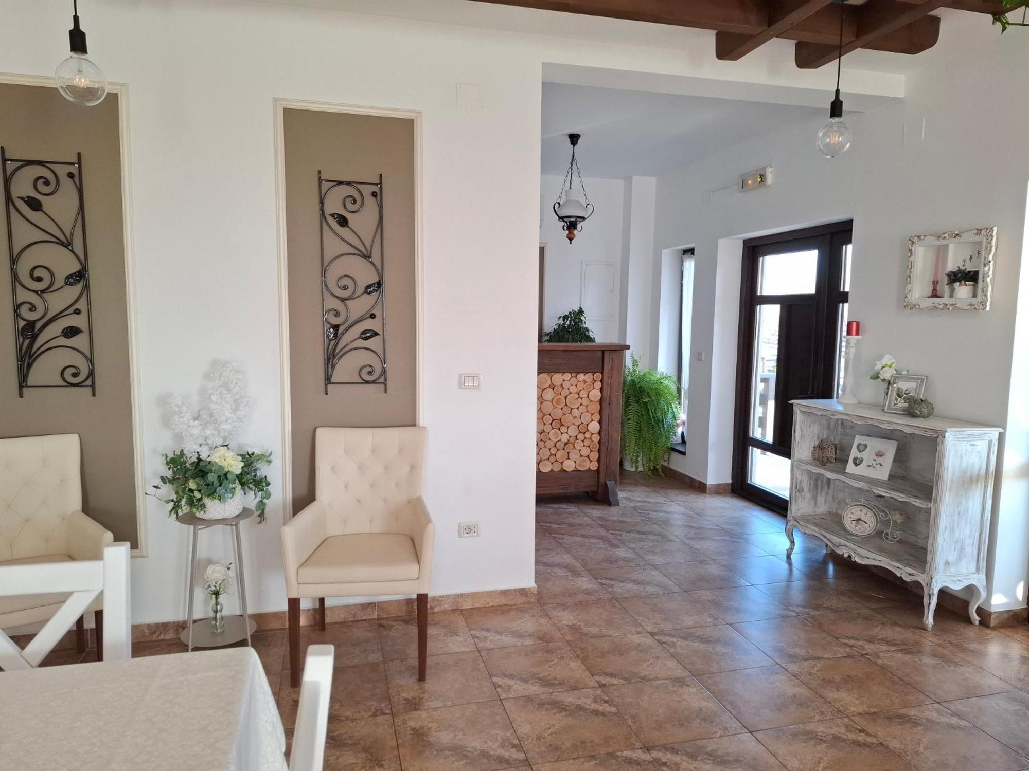 Dor De Casa Hotel Doljesti Екстериор снимка