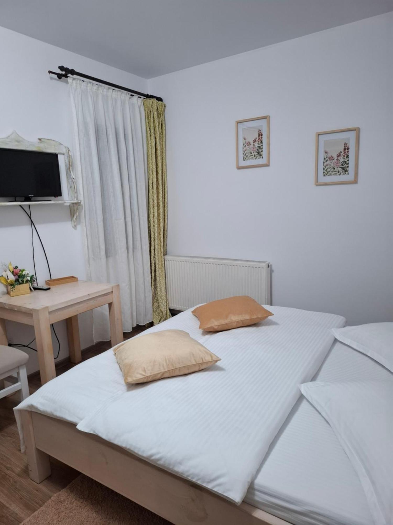 Dor De Casa Hotel Doljesti Екстериор снимка