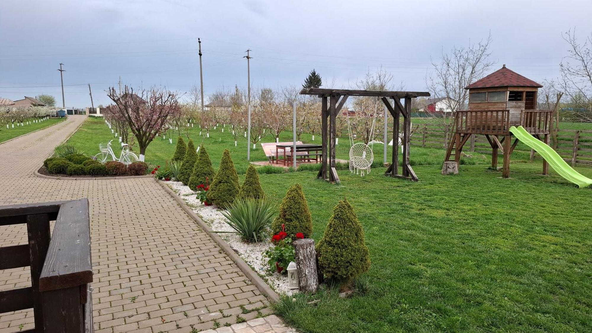 Dor De Casa Hotel Doljesti Екстериор снимка