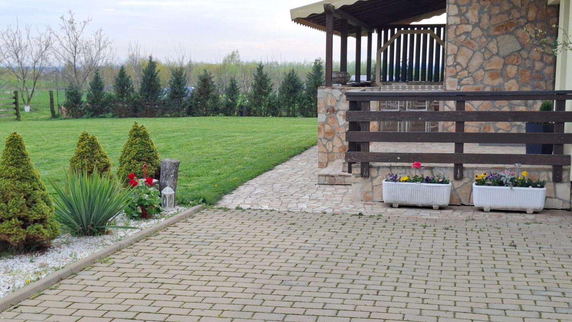 Dor De Casa Hotel Doljesti Екстериор снимка