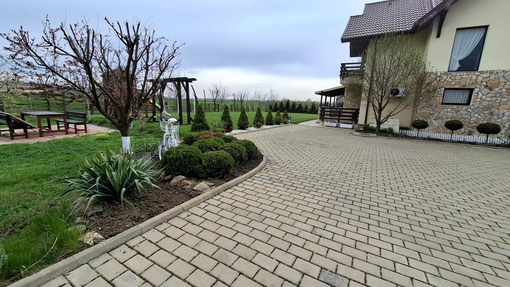Dor De Casa Hotel Doljesti Екстериор снимка