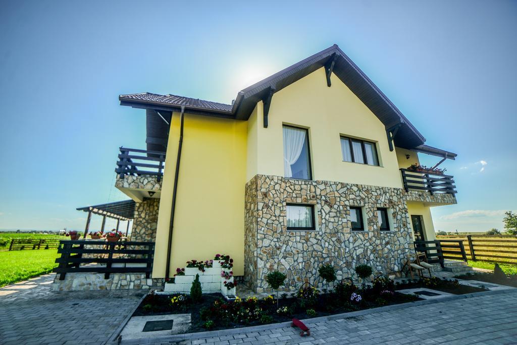 Dor De Casa Hotel Doljesti Екстериор снимка